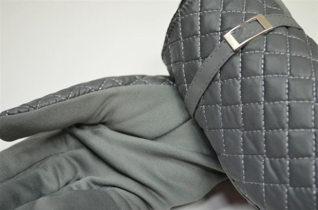 Szara rękawiczka damska pikowana