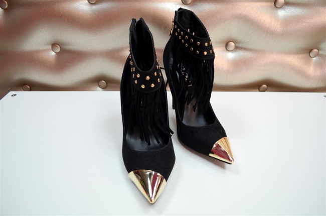 Szpilki z frędzlami na kostce czarne