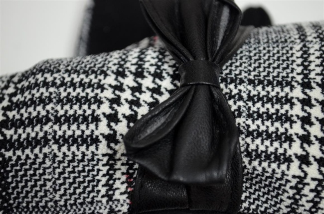 Rękawiczka damska w kwadraty z kokardą