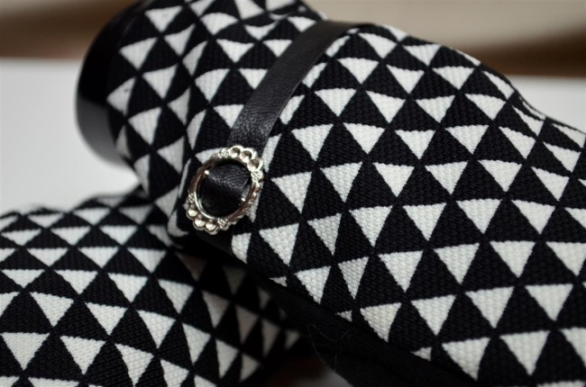 Rękawiczki czarno białe w trójkąty