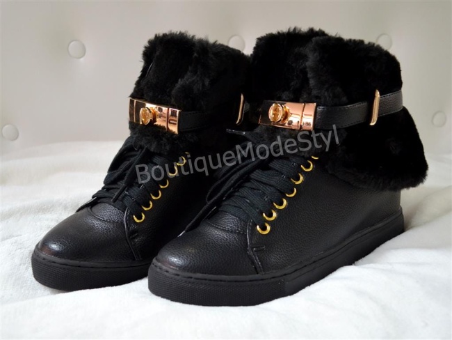 Czarne sneakersy damskie ocieplane koturn złota kłódka