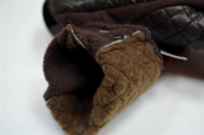 Brązowa rękawiczka damska pikowana