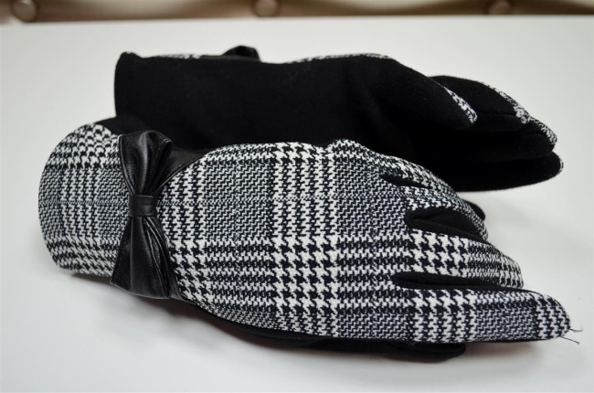 Rękawiczka damska w kwadraty z kokardą