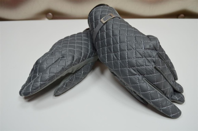 Szara rękawiczka damska pikowana