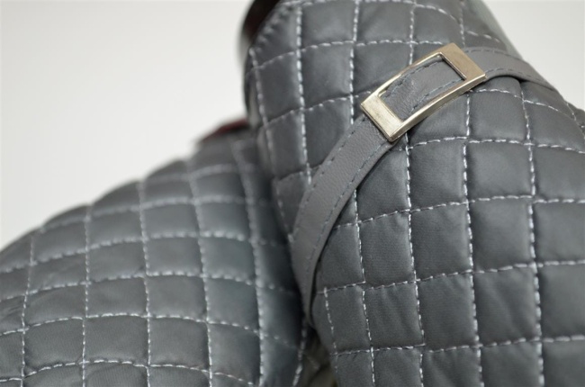 Szara rękawiczka damska pikowana