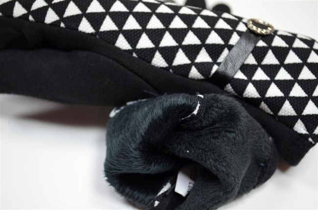 Rękawiczki czarno białe w trójkąty