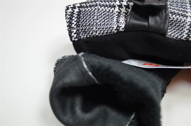 Rękawiczka damska w kwadraty z kokardą